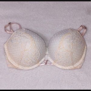 Victoria’s Secret bombshell bra